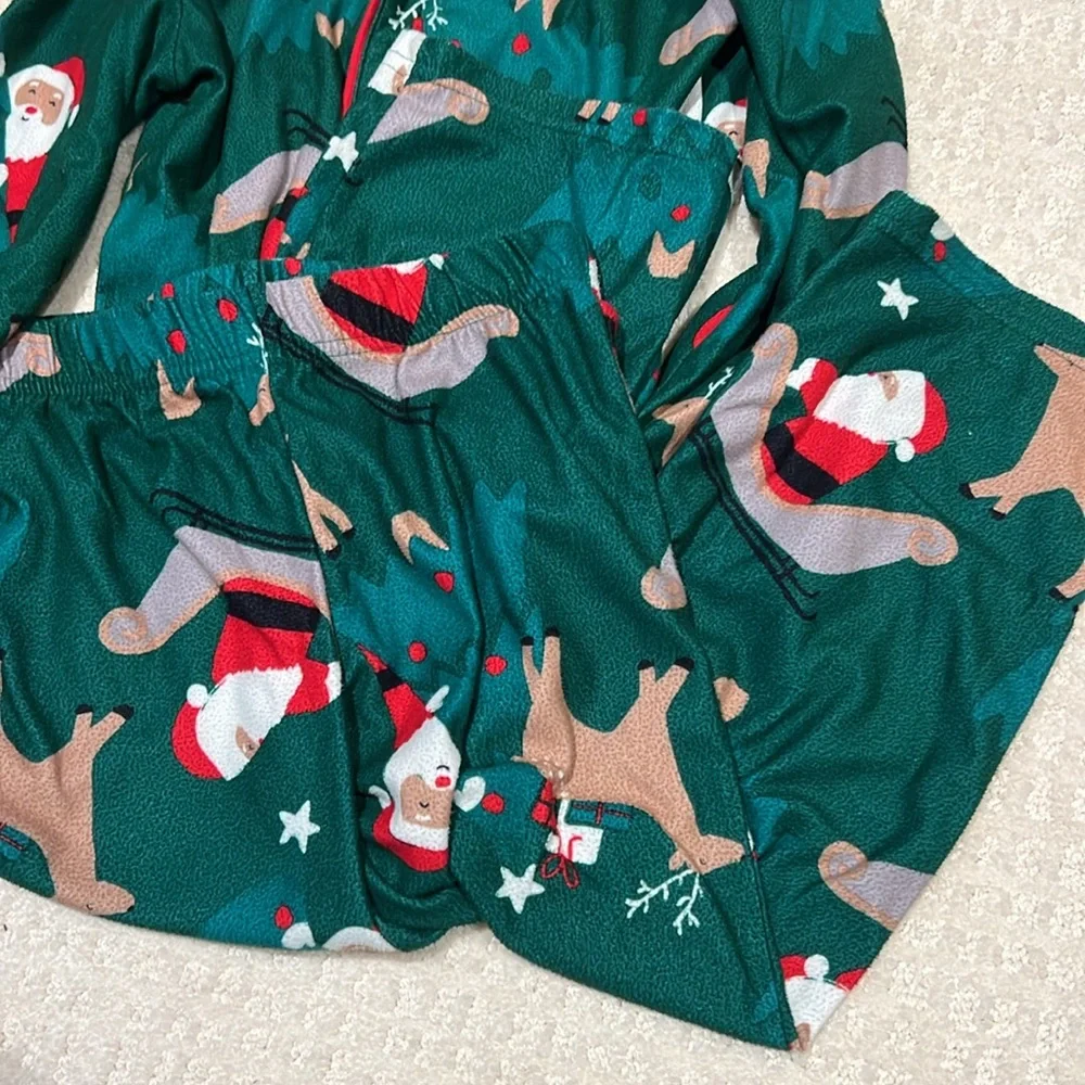 Carters 5 toddler boy or girl Christmas pajamas Santa and reindeer EUC
